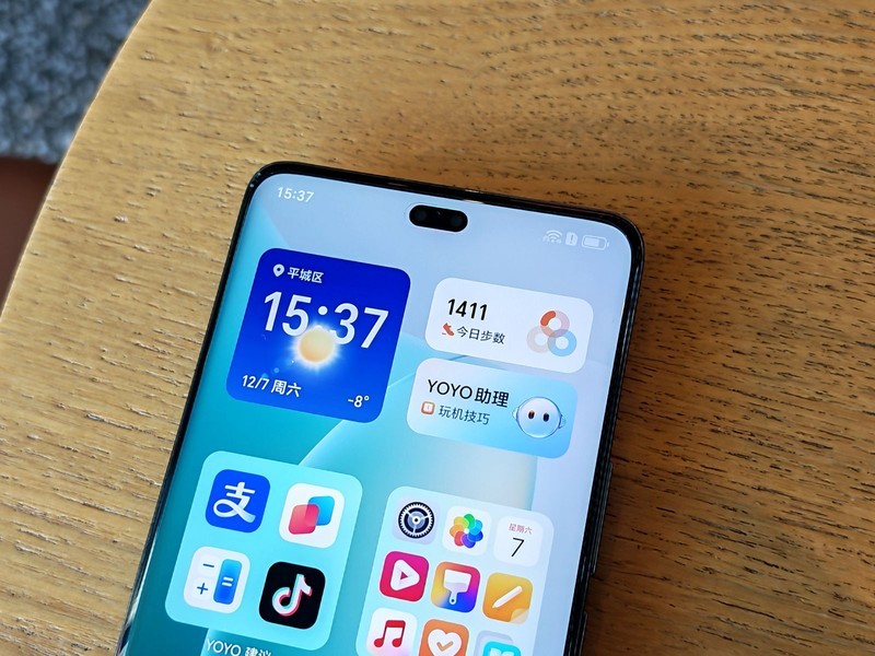 真水桶机？悬浮微曲屏+骁龙8Gen3加持，荣耀300Pro上手半个月体验