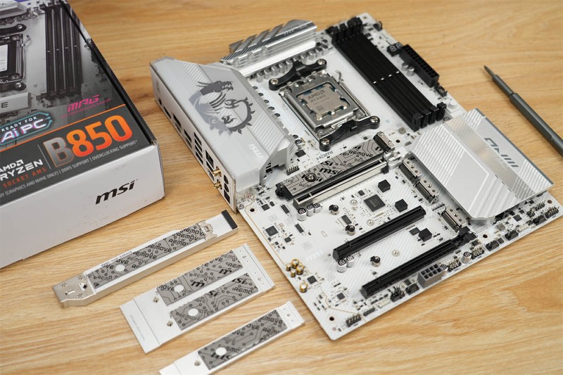 刀锋钛出击，微星MPG B850 EDGE TI WIFI让AMD 9000系走进千家万户！