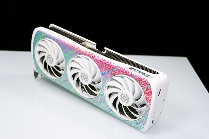 DLSS 4 正在大规模普及！用索泰 RTX 5070 XGAMING OC 享受吧！