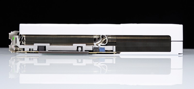 影驰 RTX 5080 金属大师 白金版 OC 实测！