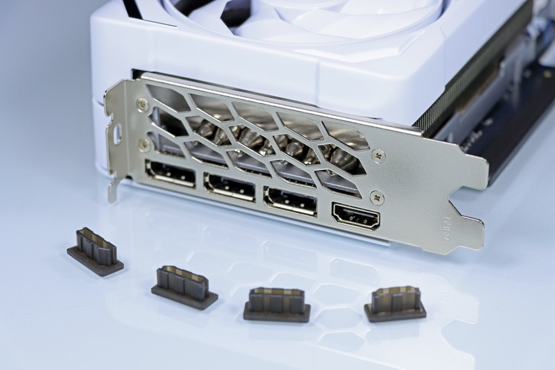 影驰 RTX 5080 金属大师 白金版 OC 实测！