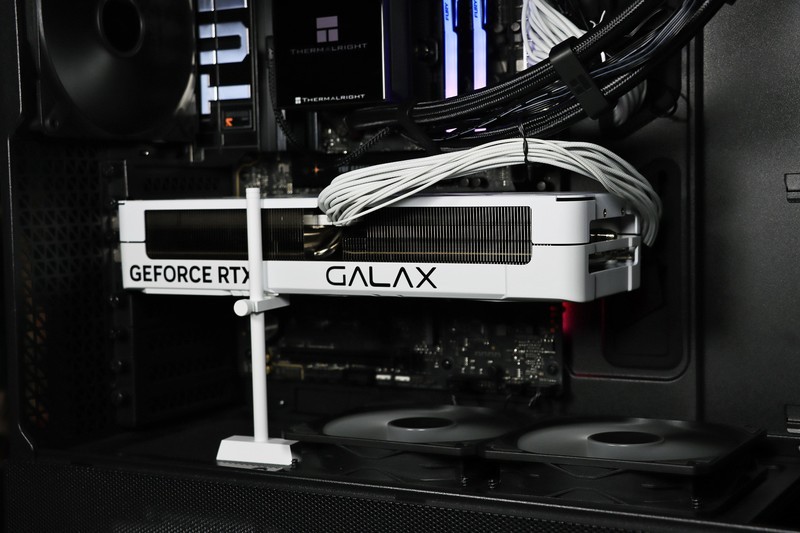 影驰 RTX 5080 金属大师 白金版 OC 实测！