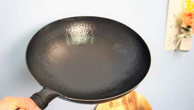 因《舌尖上的中国》爆火的章丘铁锅真的好用？这次开箱新品黑极晶