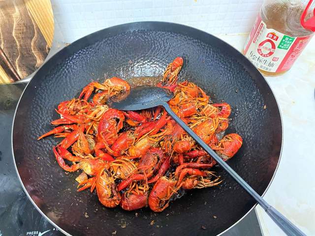 因《舌尖上的中国》爆火的章丘铁锅真的好用？这次开箱新品黑极晶