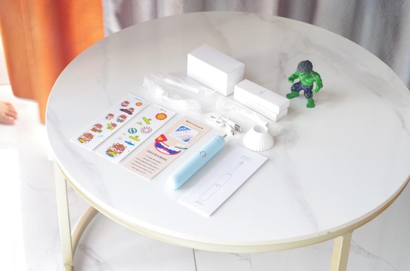 让孩子爱上刷牙，不伤牙的扉乐VIIV儿童电动牙刷上手简评