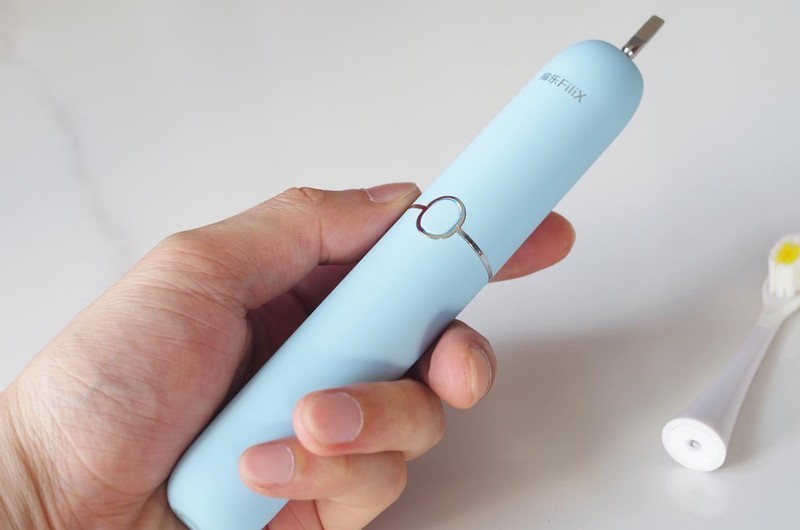 让孩子爱上刷牙，不伤牙的扉乐VIIV儿童电动牙刷上手简评