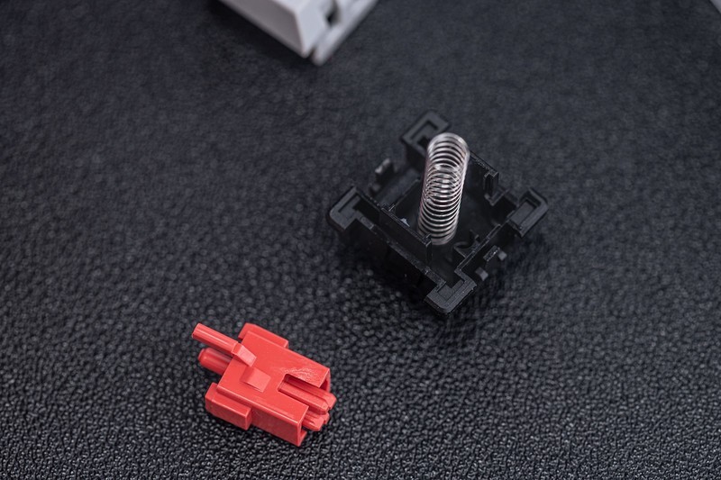 有一拆一，拆解分析瑞翼鲨五行轴手感之谜