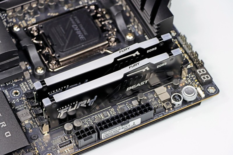 9800X3D，目前最强游戏 CPU，不服来战！力压 14900K！