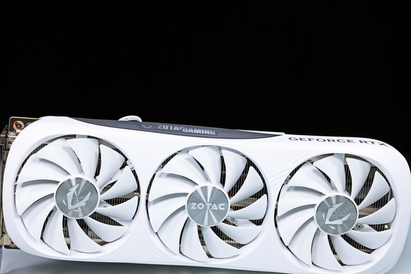 9800X3D，目前最强游戏 CPU，不服来战！力压 14900K！