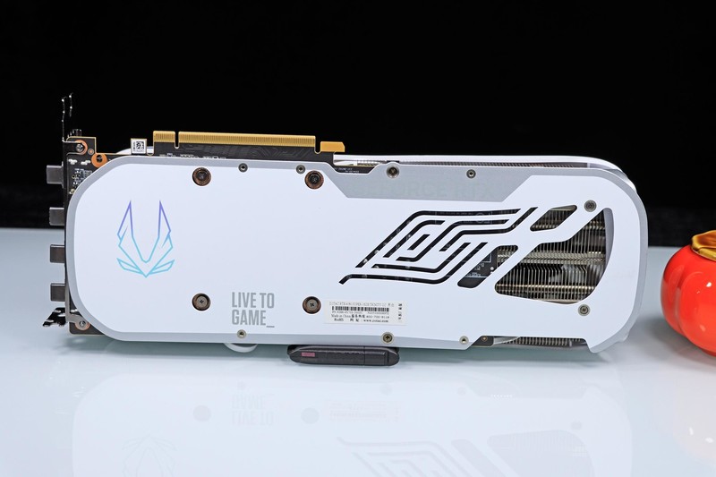 9800X3D，目前最强游戏 CPU，不服来战！力压 14900K！