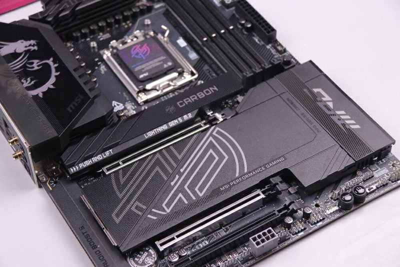 AMD 9950X豪华座驾，微星MPG X870E暗黑主板评测，惊喜大过期待