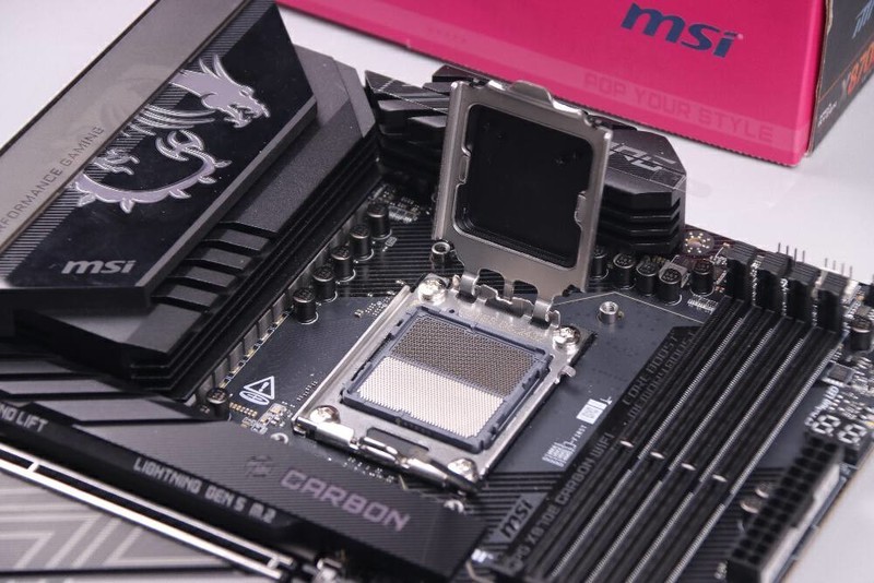 AMD 9950X豪华座驾，微星MPG X870E暗黑主板评测，惊喜大过期待