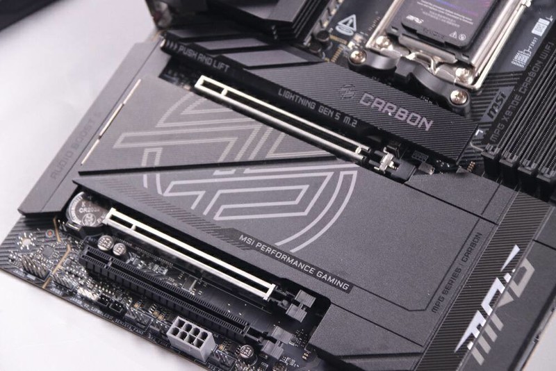 AMD 9950X豪华座驾，微星MPG X870E暗黑主板评测，惊喜大过期待