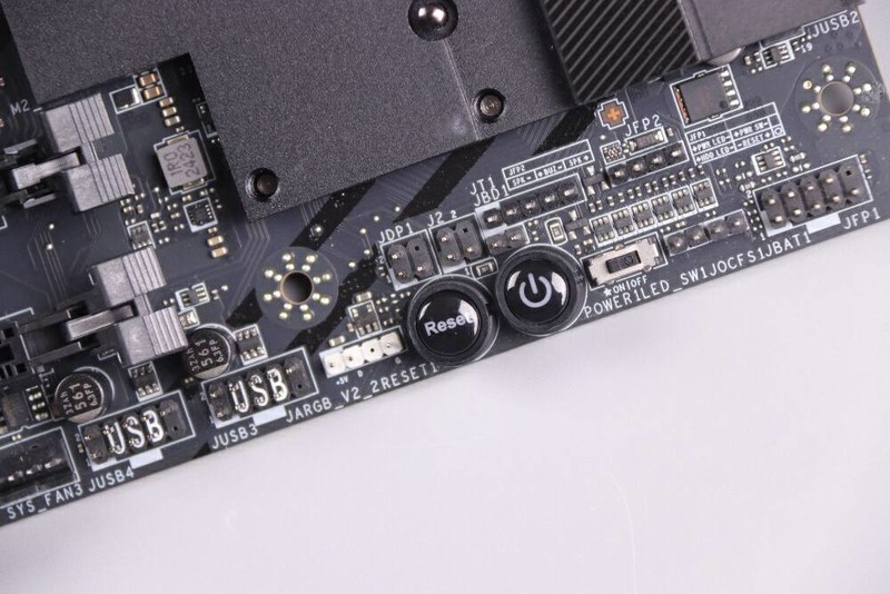 AMD 9950X豪华座驾，微星MPG X870E暗黑主板评测，惊喜大过期待