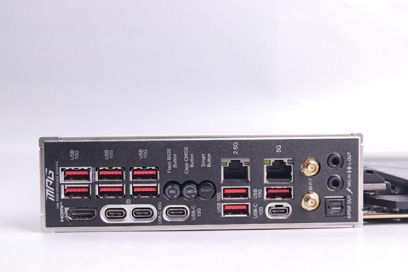 AMD 9950X豪华座驾，微星MPG X870E暗黑主板评测，惊喜大过期待