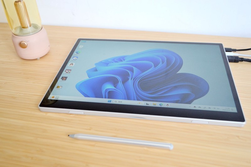 台式机会被淘汰吗？千元迷你电脑+4K便携屏组合，比笔记本还香