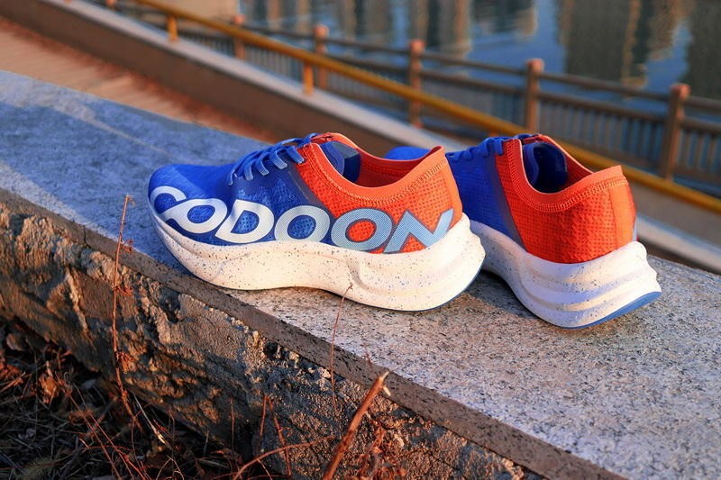 软弹战靴，厚底真香！咕咚21K逐日PRO智能跑鞋体验