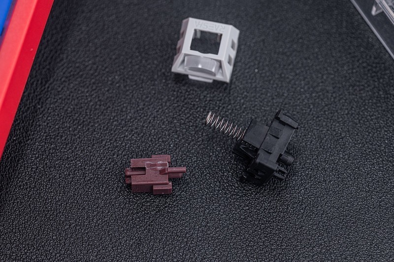 有一拆一，拆解分析瑞翼鲨五行轴手感之谜