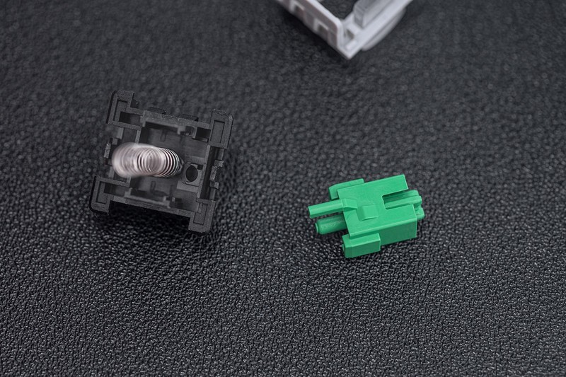 有一拆一，拆解分析瑞翼鲨五行轴手感之谜