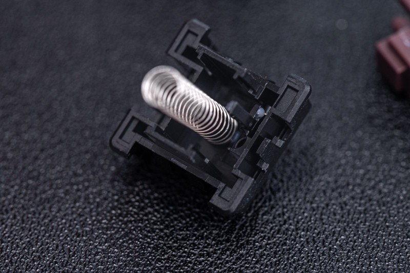 有一拆一，拆解分析瑞翼鲨五行轴手感之谜