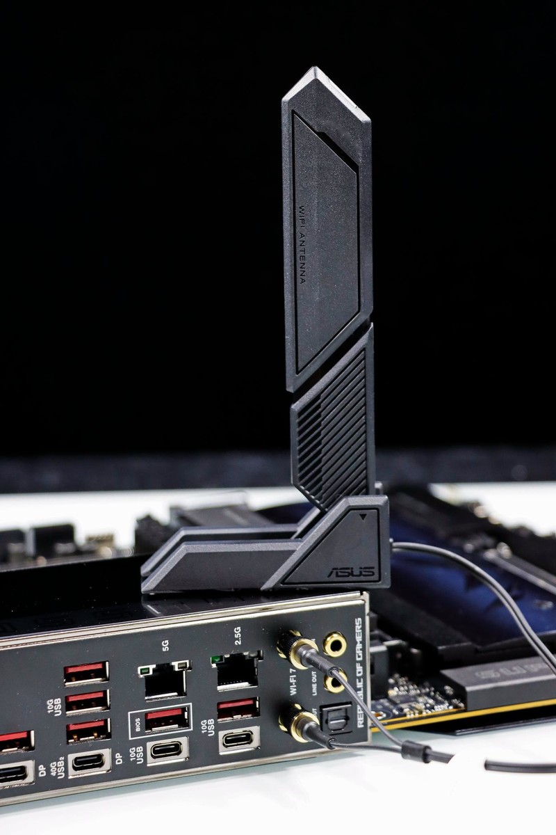 9800X3D，目前最强游戏 CPU，不服来战！力压 14900K！