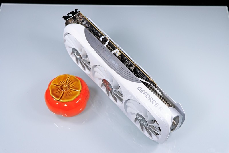 9800X3D，目前最强游戏 CPU，不服来战！力压 14900K！