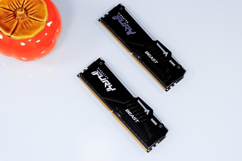 9800X3D，目前最强游戏 CPU，不服来战！力压 14900K！