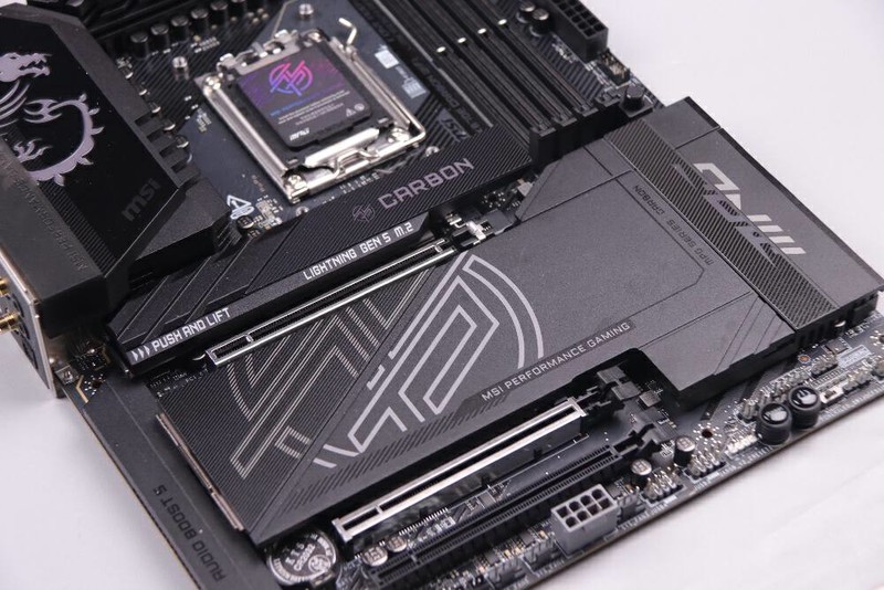 AMD 9950X豪华座驾，微星MPG X870E暗黑主板评测，惊喜大过期待