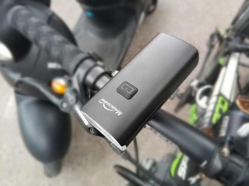 可应急充电的夜骑好伙伴，迈极炫RN3000自行车灯体验