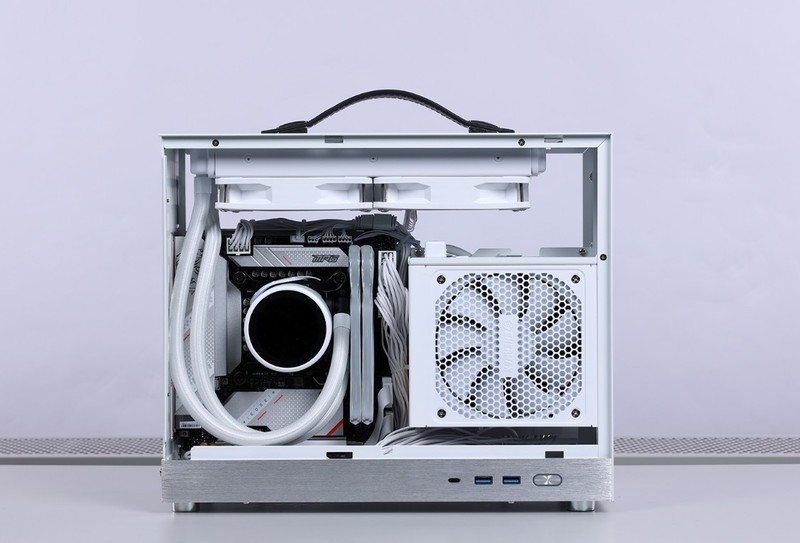 15.9L便携小钢炮主机：14600K +4070S显卡+D5内存，颜值性能兼备