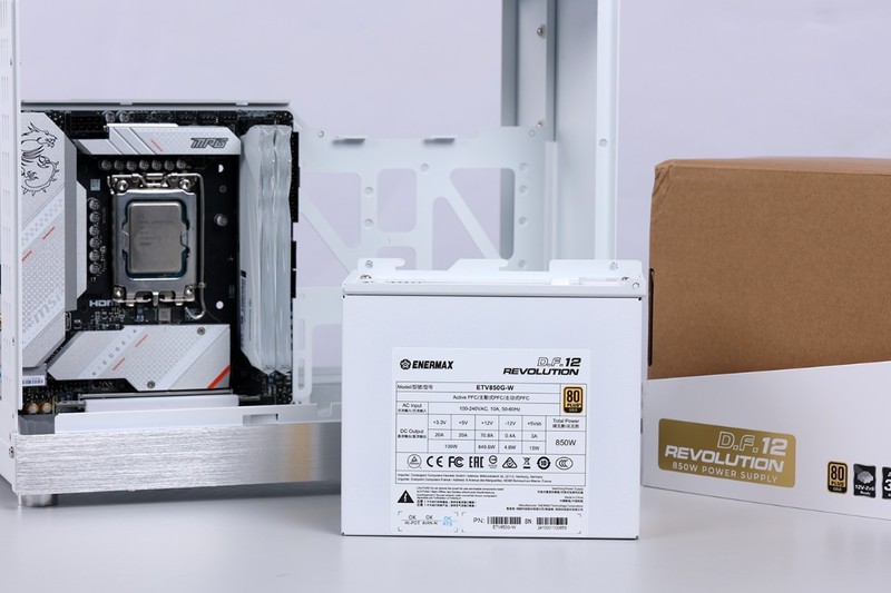 15.9L便携小钢炮主机：14600K +4070S显卡+D5内存，颜值性能兼备