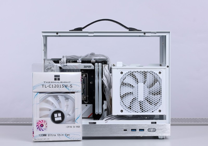 15.9L便携小钢炮主机：14600K +4070S显卡+D5内存，颜值性能兼备