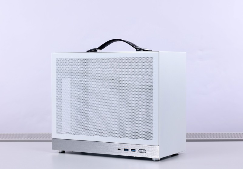 15.9L便携小钢炮主机：14600K +4070S显卡+D5内存，颜值性能兼备