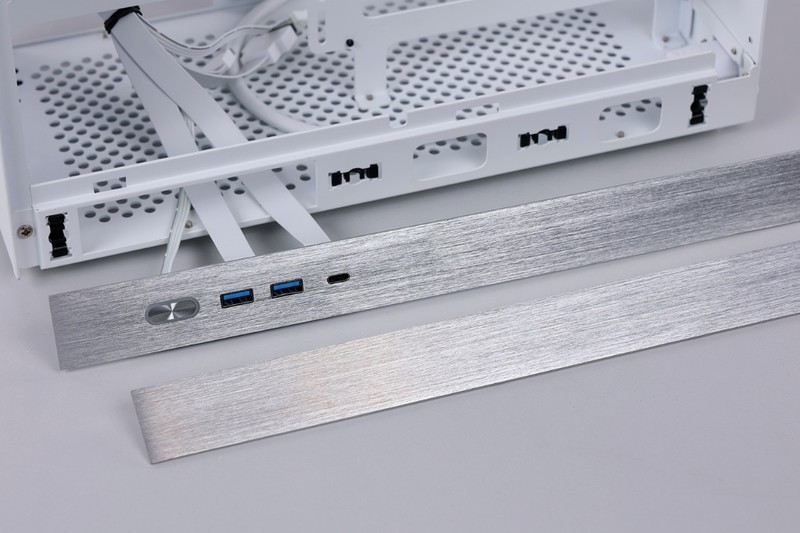 15.9L便携小钢炮主机：14600K +4070S显卡+D5内存，颜值性能兼备