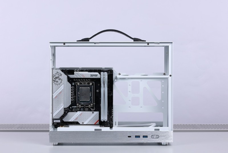 15.9L便携小钢炮主机：14600K +4070S显卡+D5内存，颜值性能兼备