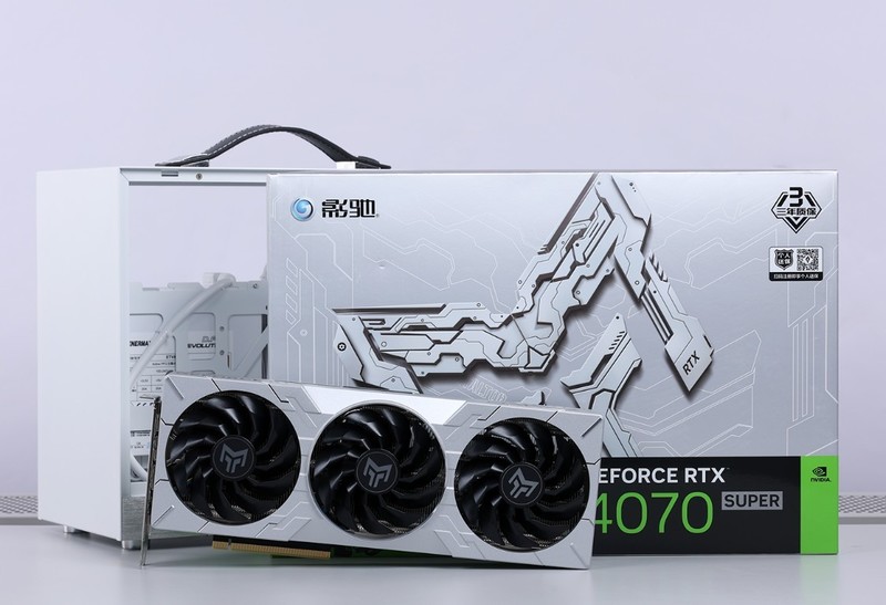 15.9L便携小钢炮主机：14600K +4070S显卡+D5内存，颜值性能兼备