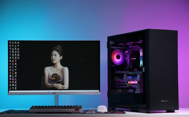 性能直逼上代旗舰3090Ti，RTX4070Ti星曜OC显卡开箱+拆解+实测