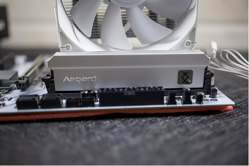轻松上6800，超频潜力大，阿斯加特弗雷DDR5 6400 32G套装体验