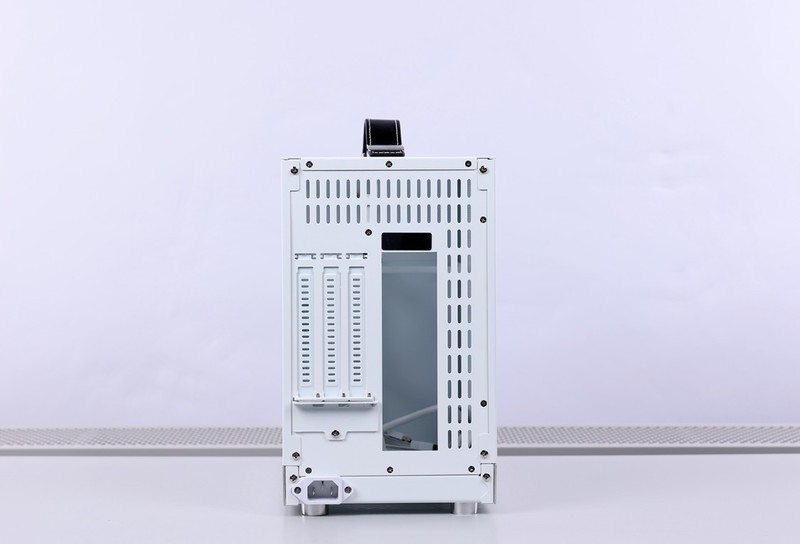 15.9L便携小钢炮主机：14600K +4070S显卡+D5内存，颜值性能兼备