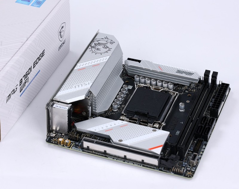 15.9L便携小钢炮主机：14600K +4070S显卡+D5内存，颜值性能兼备