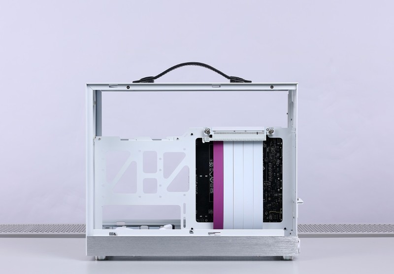 15.9L便携小钢炮主机：14600K +4070S显卡+D5内存，颜值性能兼备