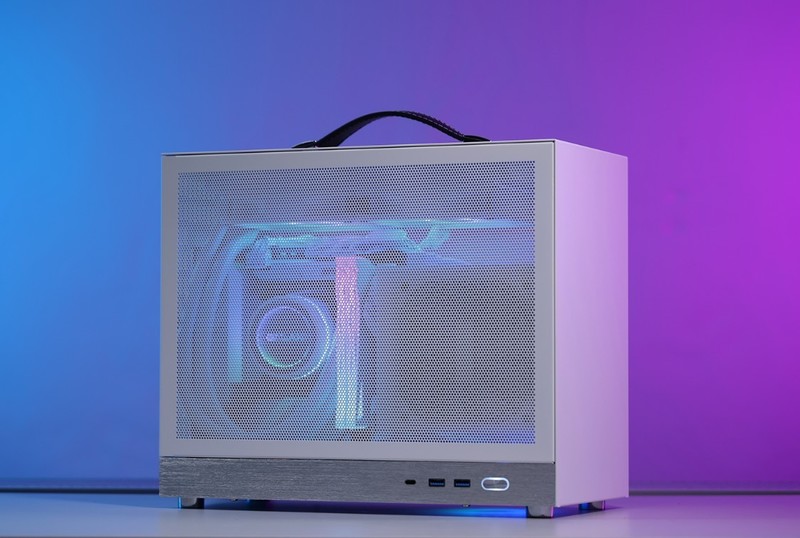 15.9L便携小钢炮主机：14600K +4070S显卡+D5内存，颜值性能兼备