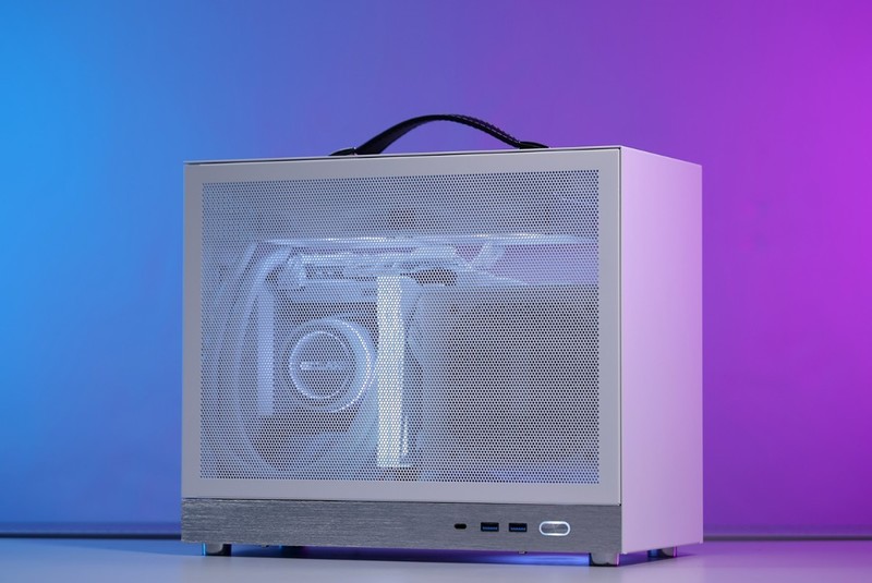 15.9L便携小钢炮主机：14600K +4070S显卡+D5内存，颜值性能兼备