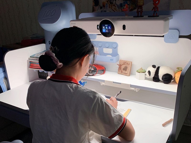 面面俱到的AI伴学，作业帮AI学习桌测评：堪称学习桌中的天花板