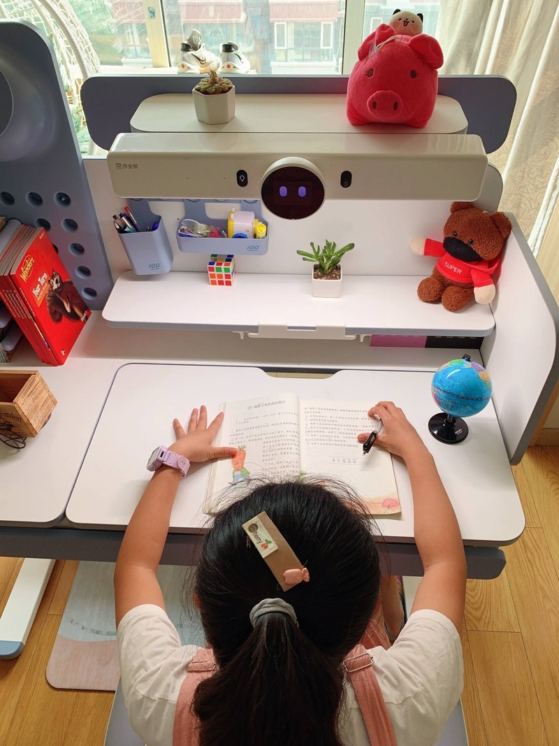 面面俱到的AI伴学，作业帮AI学习桌测评：堪称学习桌中的天花板