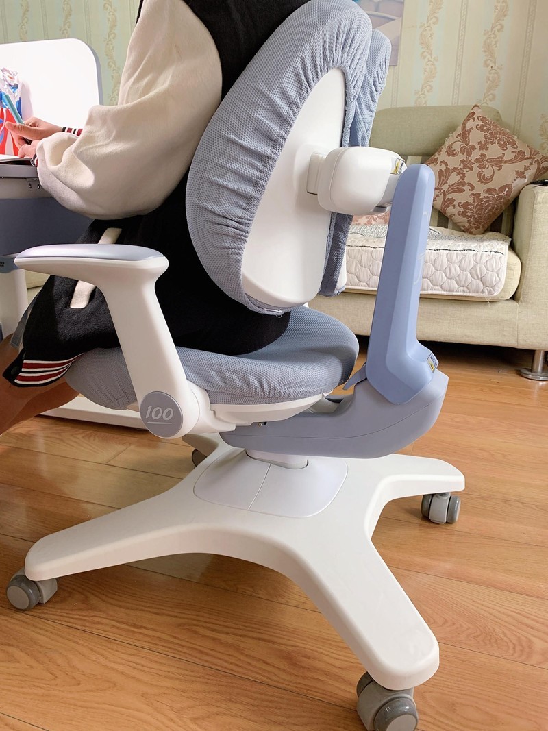 面面俱到的AI伴学，作业帮AI学习桌测评：堪称学习桌中的天花板