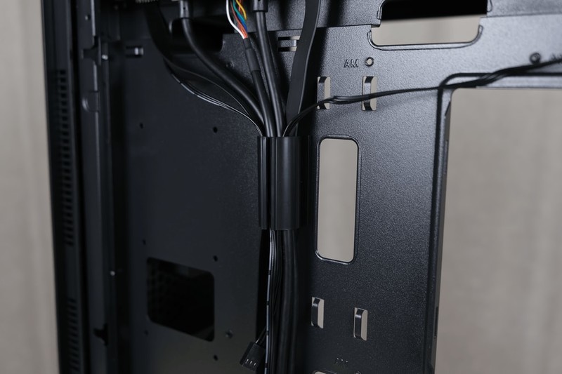 无光污染、更省心，先马 黑洞PRO 静音机箱上手体验