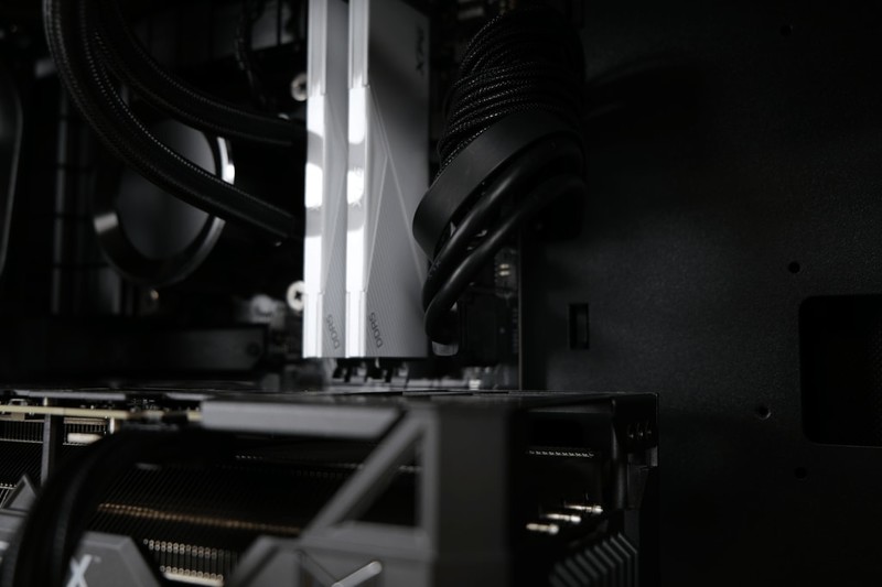 无光污染、更省心，先马 黑洞PRO 静音机箱上手体验