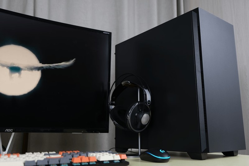 无光污染、更省心，先马 黑洞PRO 静音机箱上手体验