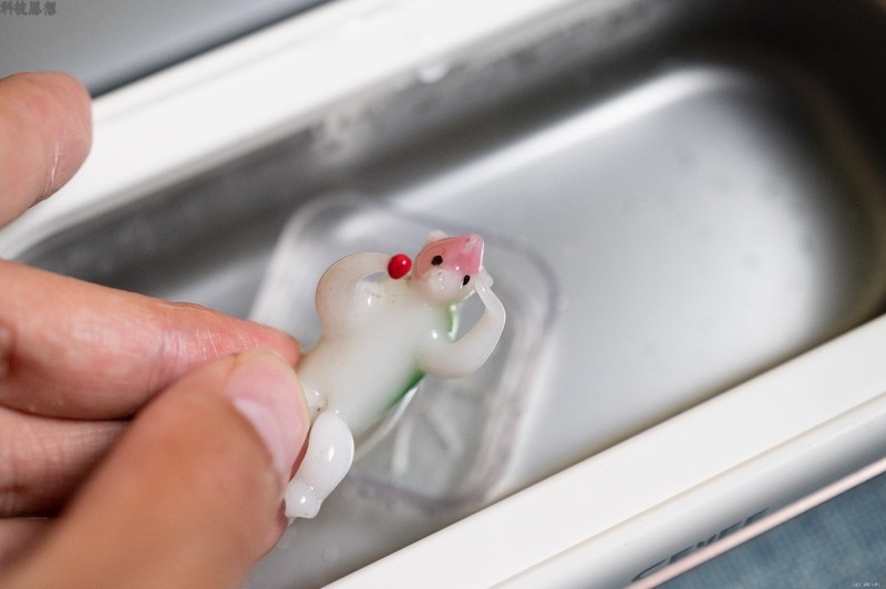 顽固污渍一键去除，还有紫外线除菌功能，希亦超声波清洗机体验